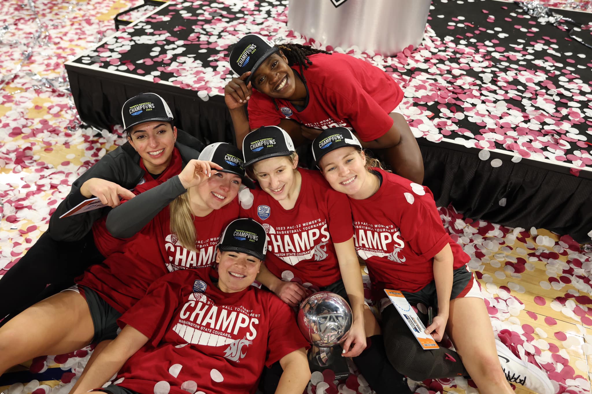 Sukses historik, Tuhina kampion i turneut PAC-12